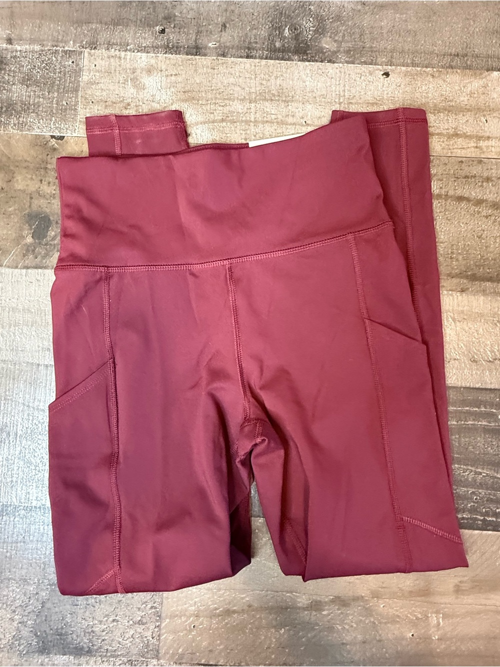 NWT American Eagle Outfitters Burgundy High-Rise Everywhere Pocket Leggings md